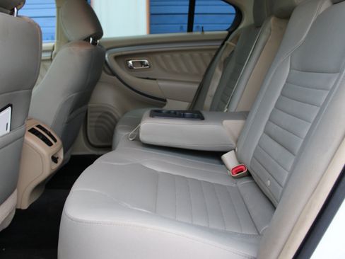 Used 2017 Ford Taurus SE image 35