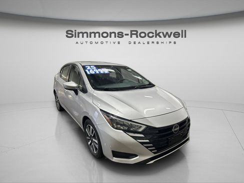 Used 2025 Nissan Versa SV image 2