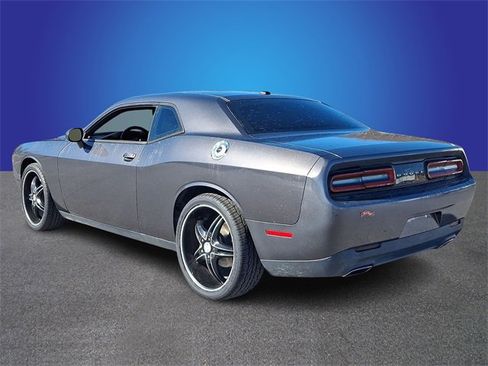 Used 2015 Dodge Challenger SXT image 6