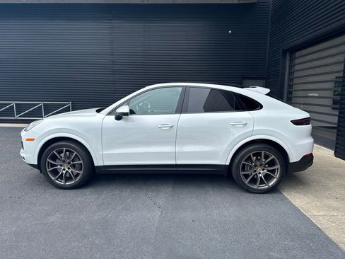 Certified 2023 Porsche Cayenne Platinum Edition AWD/4WD image 2