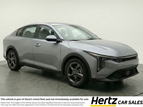 Used 2025 Kia K4 LXS image 1