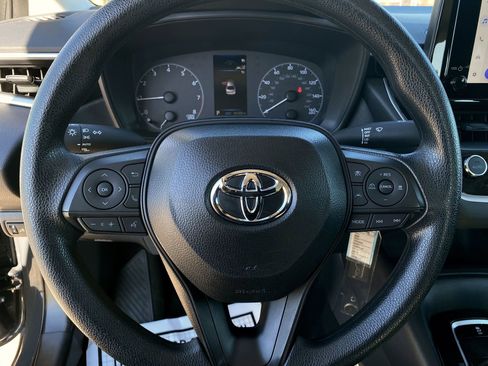 Used 2025 Toyota Corolla LE image 23