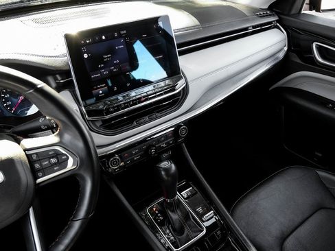 Used 2022 Jeep Compass Limited image 34