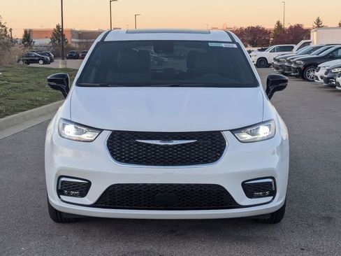 New 2026 Chrysler Pacifica Select image 8