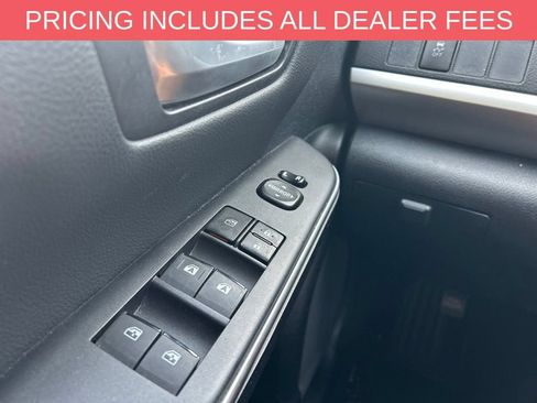 Used 2015 Toyota Camry SE FWD image 13
