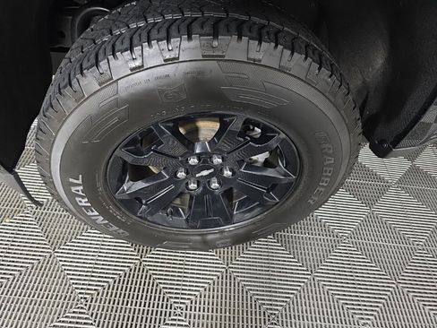Used 2022 Chevrolet Colorado Z71 w/ Z71 Midnight Edition image 10