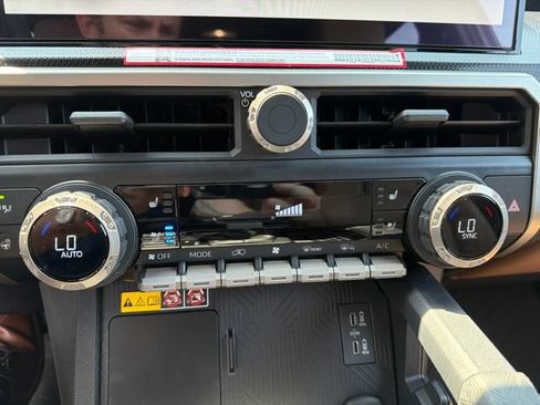 Used 2026 Toyota 4Runner Limited AWD/4WD image 18