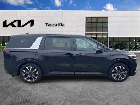Used 2023 Kia Carnival EX image 4