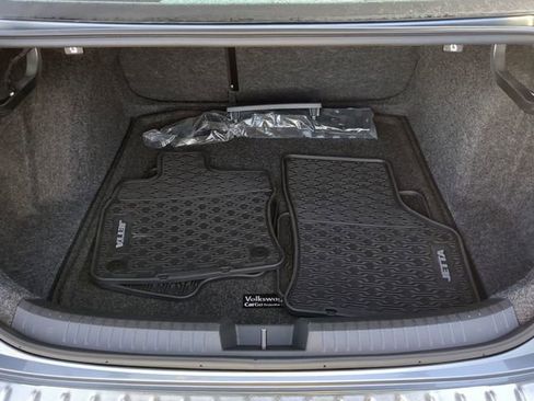 Certified 2023 Volkswagen Jetta SE image 9