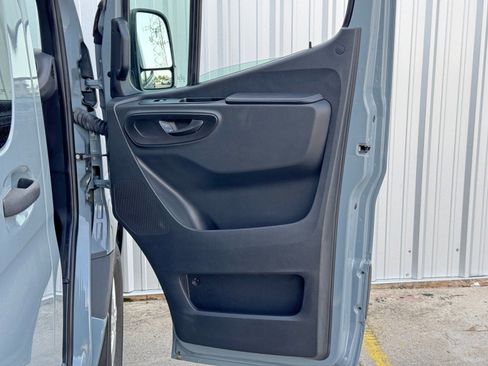 Used 2022 Mercedes-Benz Sprinter 2500 image 38