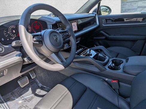 Used 2026 Porsche Cayenne Turbo image 4