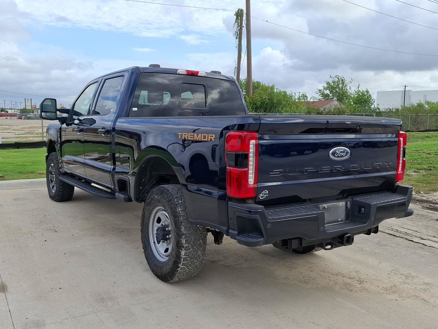 Used 2024 Ford F350 Lariat w/ Tremor Off-Road Package AWD/4WD image 9