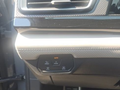 Used 2025 Volkswagen Atlas Peak Edition SE AWD/4WD image 9