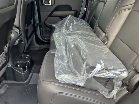 New 2025 Jeep Gladiator Sport image 18