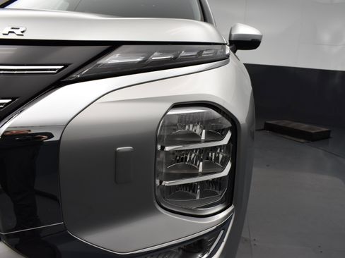 New 2026 Mitsubishi Outlander SE image 5