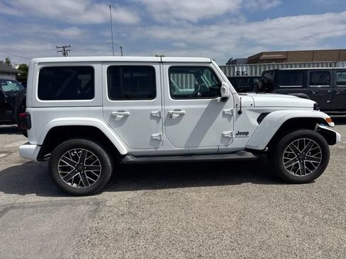 Used 2023 Jeep Wrangler Unlimited Sahara AWD/4WD image 4