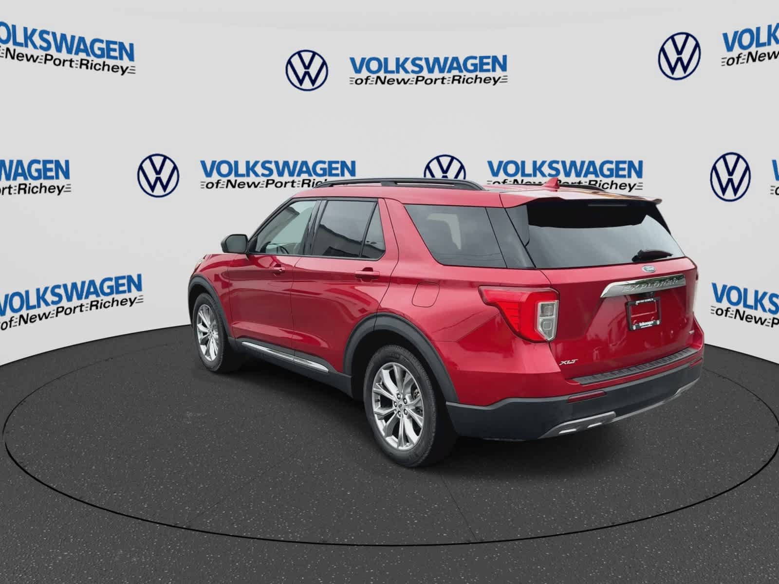 Used 2020 Ford Explorer XLT w/ Equipment Group 202A RWD image 6
