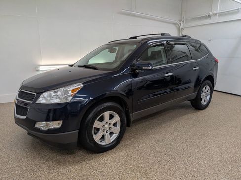 Used 2012 Chevrolet Traverse LT image 1