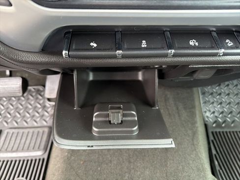 Used 2014 GMC Sierra 1500 SLT w/ Suspension Package, Off-Road image 43