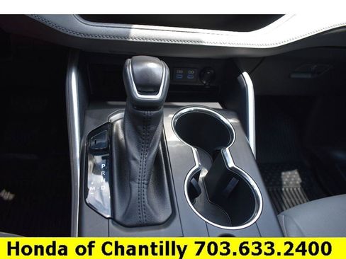 Used 2022 Toyota Highlander XLE AWD/4WD image 17