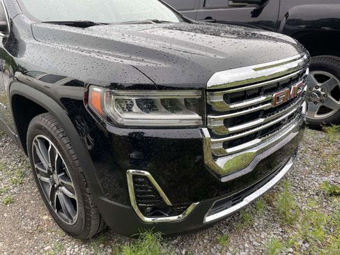 Used 2023 GMC Acadia SLT w/ Technology Package FWD image 4