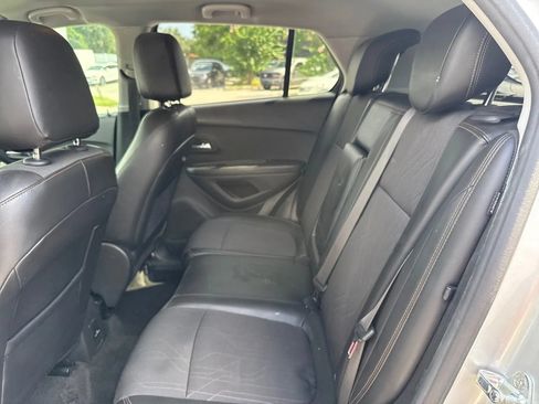 Used 2019 Chevrolet Trax LT w/ LT Convenience Package FWD image 13