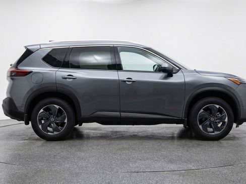 Used 2025 Nissan Rogue SV FWD image 11