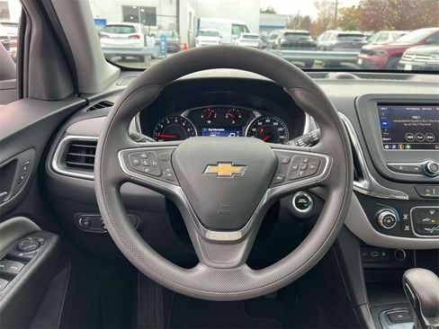 Used 2022 Chevrolet Equinox LS w/ LS Convenience Package image 14