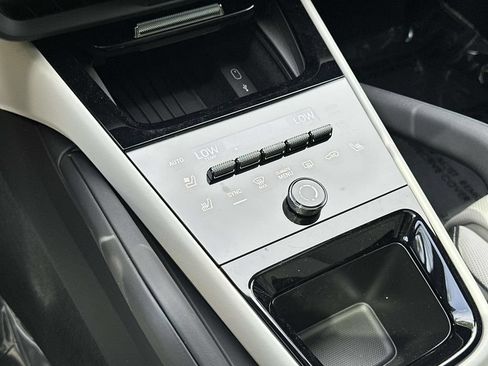New 2026 Porsche Cayenne Coupe AWD/4WD image 27
