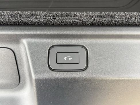 New 2025 Land Rover Range Rover SE image 38