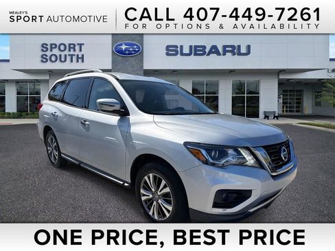 Used 2019 Nissan Pathfinder SV image 1