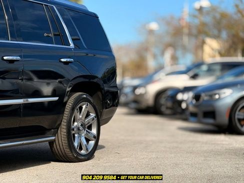 Used 2019 Cadillac Escalade Luxury AWD/4WD image 2