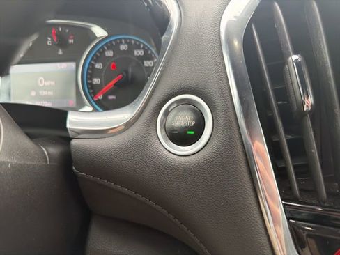 Used 2023 Chevrolet Traverse LT image 41