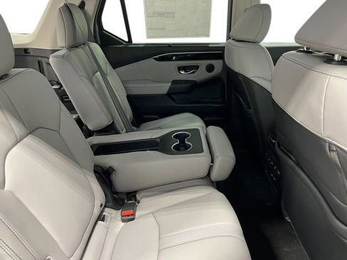 Certified 2025 Honda Pilot EX-L image 40