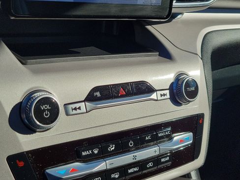 Used 2023 Ford Explorer XLT w/ Equipment Group 202A image 29