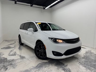 Used 2020 Chrysler Pacifica Touring w/ S Appearance Package