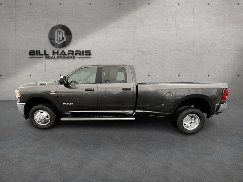 Used 2022 RAM 3500 Big Horn w/ Level C Equiment Group image 9