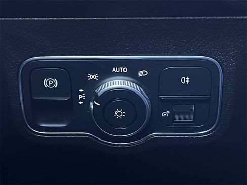 Used 2021 Mercedes-Benz GLB 250 image 20