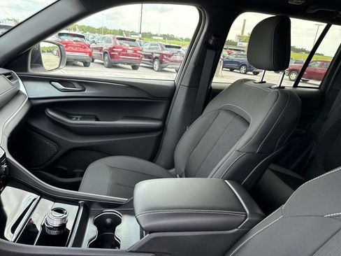 New 2026 Jeep Grand Cherokee Laredo RWD image 15
