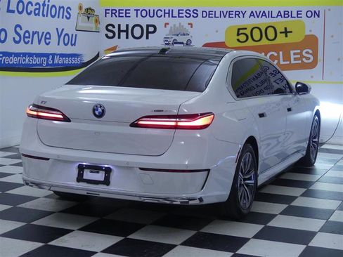 Used 2024 BMW i7 xDrive60 w/ Premium Package image 7