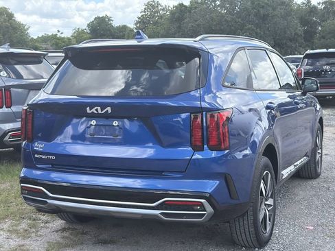 Used 2023 Kia Sorento S w/ Panoramic Sunroof Package FWD image 4