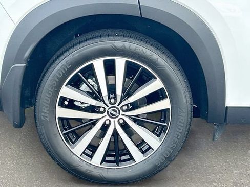 Certified 2025 Nissan Pathfinder Platinum w/ Cargo Package FWD image 33