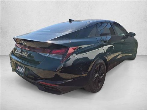Used 2023 Hyundai Elantra SEL FWD image 4