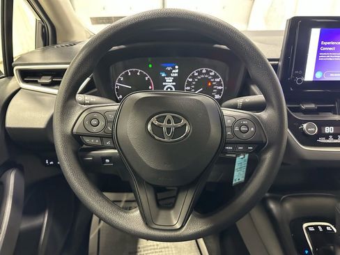 Used 2025 Toyota Corolla LE image 18