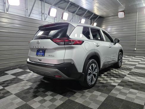 Used 2022 Nissan Rogue SV image 5