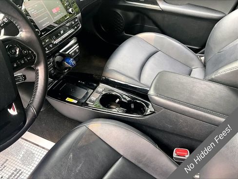 Used 2022 Toyota Prius XLE FWD image 12