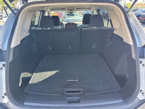 Certified 2023 Nissan Rogue SV FWD image 23