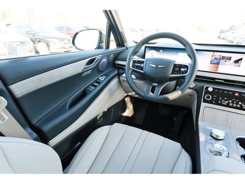 Used 2025 Genesis GV80 2.5T Advanced image 9