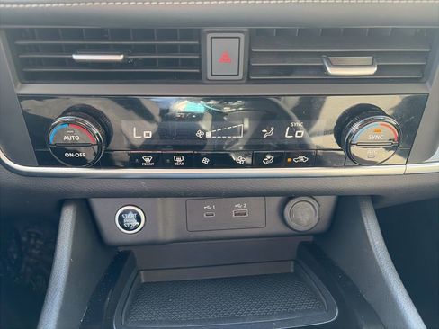 Used 2023 Nissan Rogue SV AWD/4WD image 19
