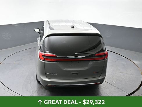 Used 2025 Chrysler Pacifica Select image 49